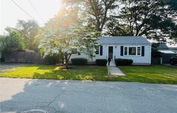 100 kenneth Avenue, Warwick, RI 02889
