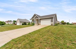 5026 N Sawgrass Lane, Leesburg, IN 46538