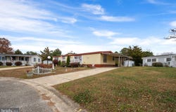 8 MARY COURT, BARNEGAT, NJ 08005