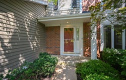 1075 Creekside Drive, Wheaton, IL 60189