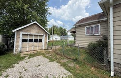 213 E 11th Street, Uhrichsville, OH 44683