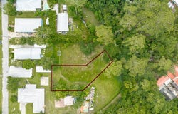 225 A Ave G, Apalachicola, FL 32320