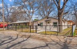 422 Apolonio St, Uvalde, TX 78801