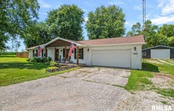12069 State Route 4, Auburn, IL 62615