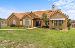 221 Cypress Estates Pkwy W, Ingram, TX 78025
