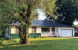 802 E 4th Avenue, Garnett, KS 66032