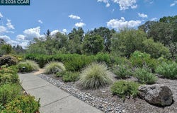 1726 Comstock Dr, Walnut Creek, CA 94595