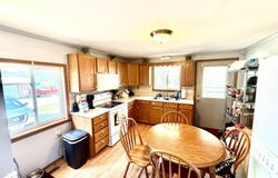103 E Chestnut Street, Bloomfield, IA 52537