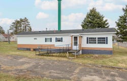 35 Oakwood, Gaastra, MI 49927