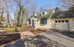 13 Teed Street, Huntington Station, NY 11746