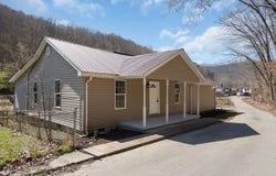 44 Pirate Dr, Neon, KY 41840