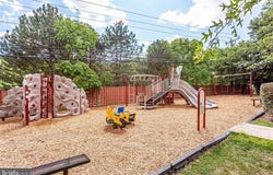 221 SHIRLEY SQUARE SE, LEESBURG, VA 20175