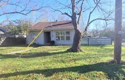1319 W 13th Avenue, Corsicana, TX 75110