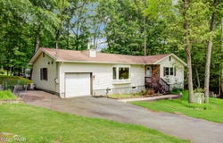 123 Lakeview Drive, Dingmans Ferry, PA 18328