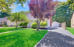 11 Parkwood Road, Westbury, NY 11590