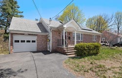 35 E Ridgewood Ave, Paramus Boro, NJ 07652-3603