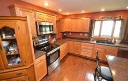 914 N Morton Street, Fairmount, IN 46928-1049