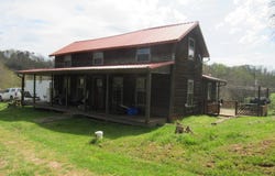 741  Beckner Ln, Petroleum, WV 26180