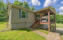 2176 Pageant Road SE, Carrollton, OH 44615