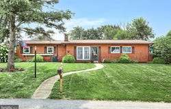3100 COCHRAN DRIVE, LANCASTER, PA 17601