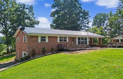15 Wilson Street, Mosheim, TN 37818