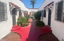 726 W 76th Street, Los Angeles, CA 90044