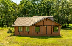 424 KNOB MOUNTAIN Road, Berwick, PA 18603