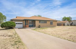 810 CHARLES, Panhandle, TX 79068-1190