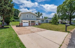 3228 Southern Aire Drive, Mehlville, MO 63125