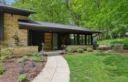 1265 Valley Ridge Dr, Brookfield, WI 53005
