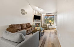 111 Center St, Lake Geneva, WI 53147