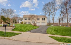8 Heartwell Drive, Groton, CT 06340