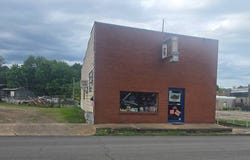 205   w walnut, Paris, AR 72855