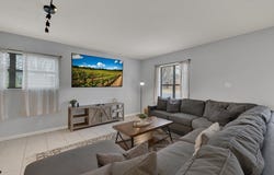217 W Driftwood Dr, Fredericksburg, TX 78624