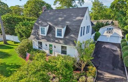 10 Boyd Avenue, Bay Shore, NY 11706