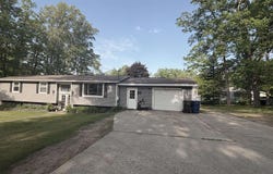 806 N Oaklawn, Harrison, MI 48625