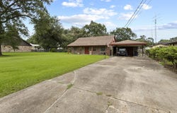 6840 Hansen Street, Groves, TX 77619