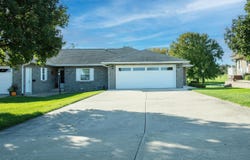 211 Somerset Ct, Nashua, IA 50658