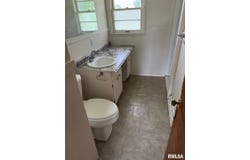 209 S LINCOLN Street, Washburn, IL 61570