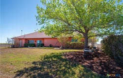 2148 County Road 220, Floresville, TX 78114