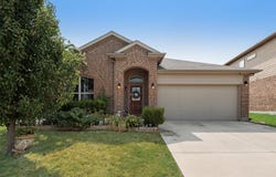 1733 Falling Star Drive, Fort Worth, TX 76052