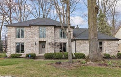 13933 Towering Oaks, Utica, MI 48315
