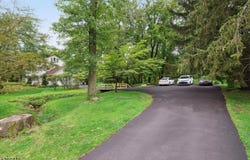 42 Wildwood Ter, Watchung Boro, NJ 07069