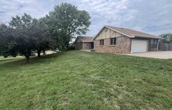 537 E Shipton Rd, Salina, KS 67401