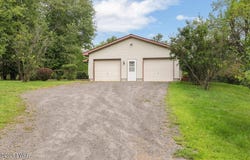 17 Silhouette Lane, Waymart, PA 18472