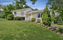 5584 E 989 N, DeMotte, IN 46310
