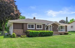 221 W Lilac Ln, Grafton, WI 53024