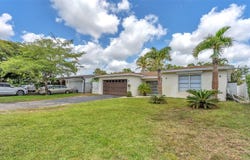 8425 Southampton Dr, Miramar, FL 33025