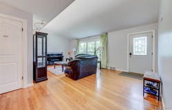 9344 Llewellyn Lane, Olivette, MO 63132