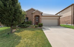 1733 Falling Star Drive, Fort Worth, TX 76052